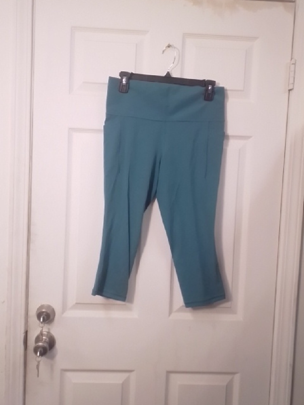 Athleta Salutation Stash Pocket ll Capri Leggings A8